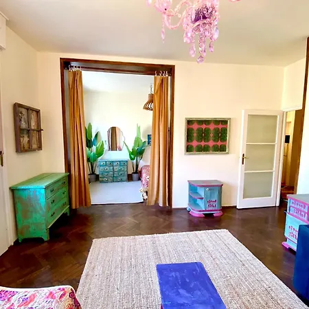 Lovely Cosy Art Flat *