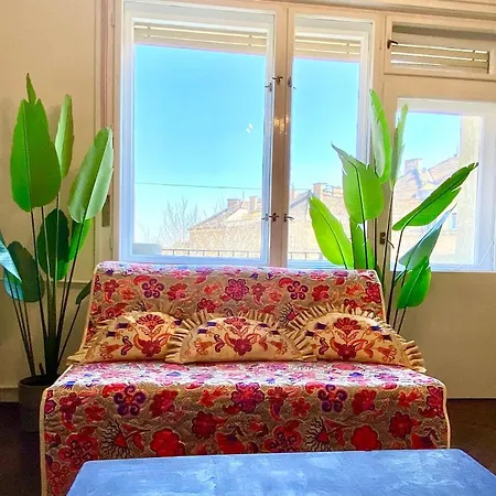 דירה Lovely Cosy Art Flat